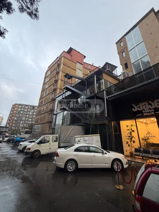 Коммерческая площадь в районе Багратиони