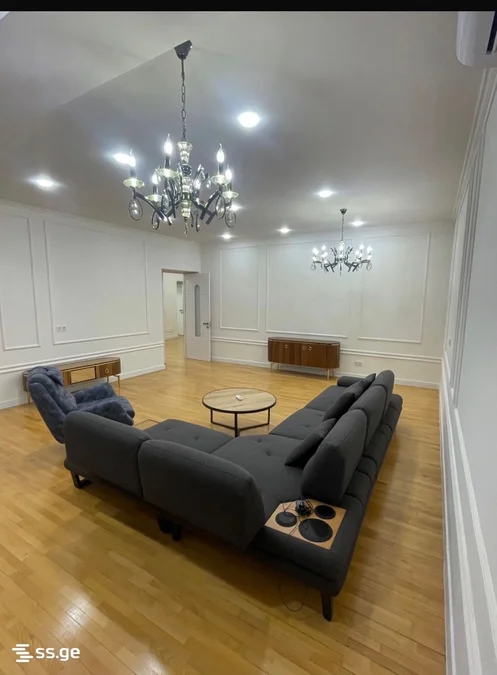 5 room Flat For Rent. Sololaki