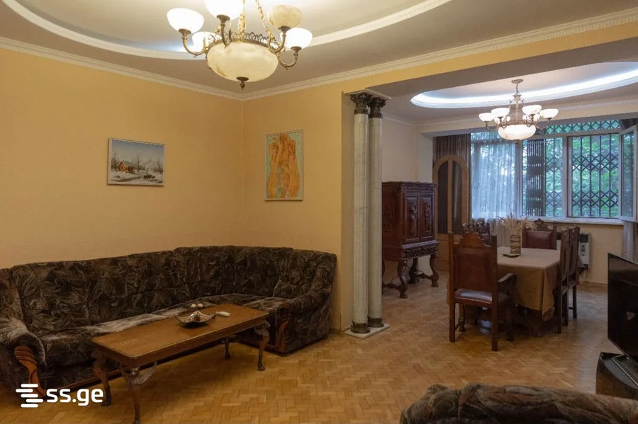 4-комнатная квартира. Продаётся. Вера