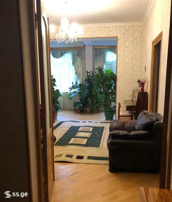 4-комнатная квартира в Тбилиси