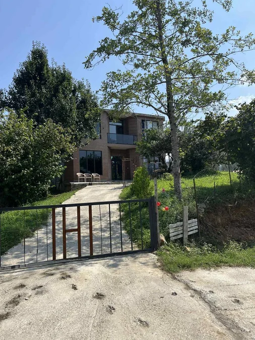 Вилла 4 спальни в Чарнали, $1500