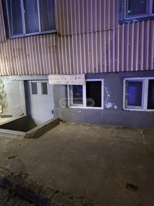 Универсальная коммерческая площадь в районе Агмашенебели