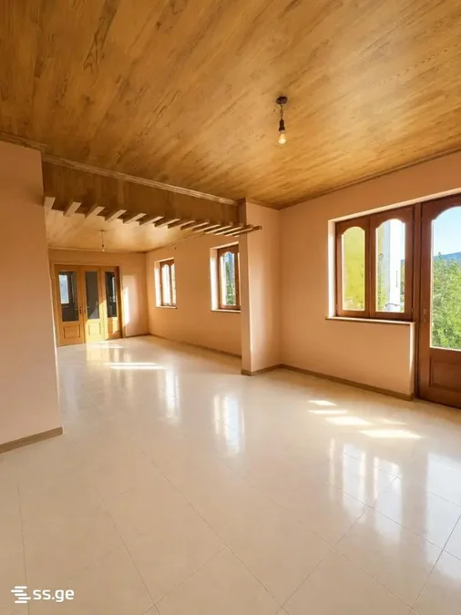 8 room Private House For Sale. Sanzona