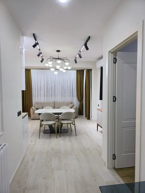 Долгосрочная аренда 3-комнатной квартиры в Khimshiashvili District