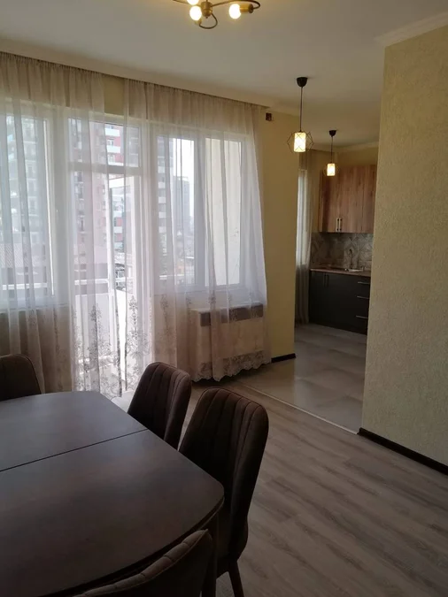 3-комнатная квартира с 2 спальнями у Grand Mall, $500