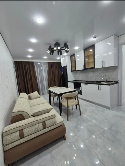 Долгосрочная аренда 3-комнатной квартиры в Khimshiashvili District