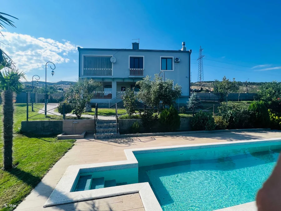 8 room Private House For Rent. Ortachala