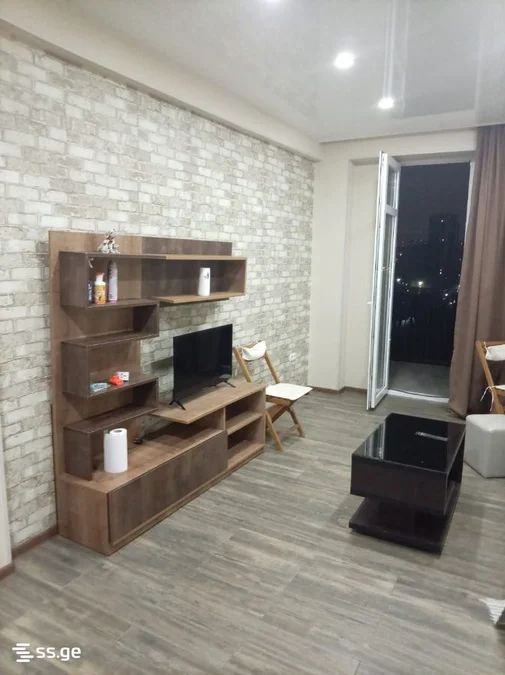 2 room Flat For Rent. Isani