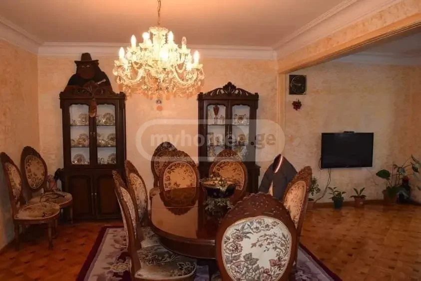 3-комнатная квартира в районе Агмашенебели