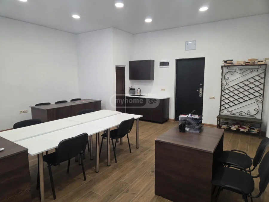 Продаются коммерческие офисные помещения в районе Руставели
