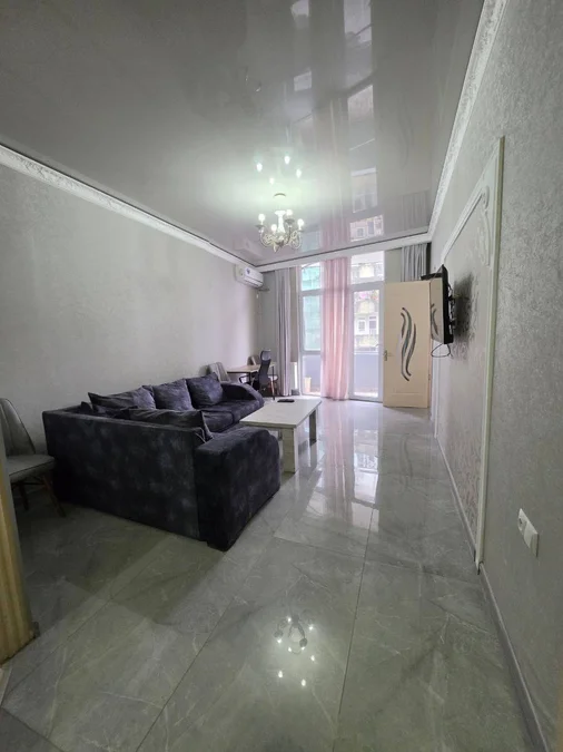 3-комнатная квартира с 2 спальнями, ул. Кобаладзе 15, $600