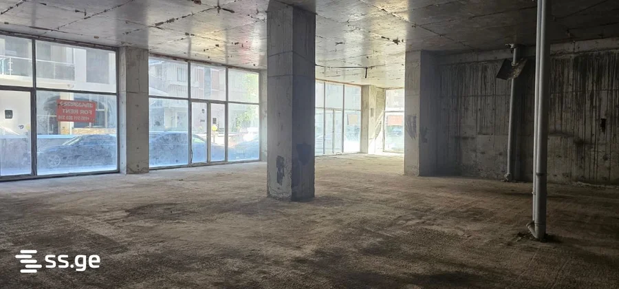 Целое здание коммерческой площади в районе Старого Батуми