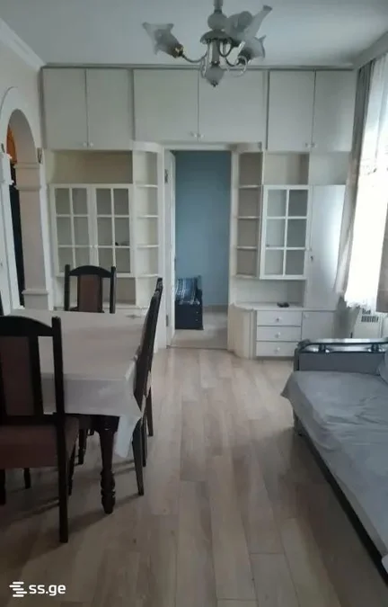 2 room Flat For Rent. Mesame masivi