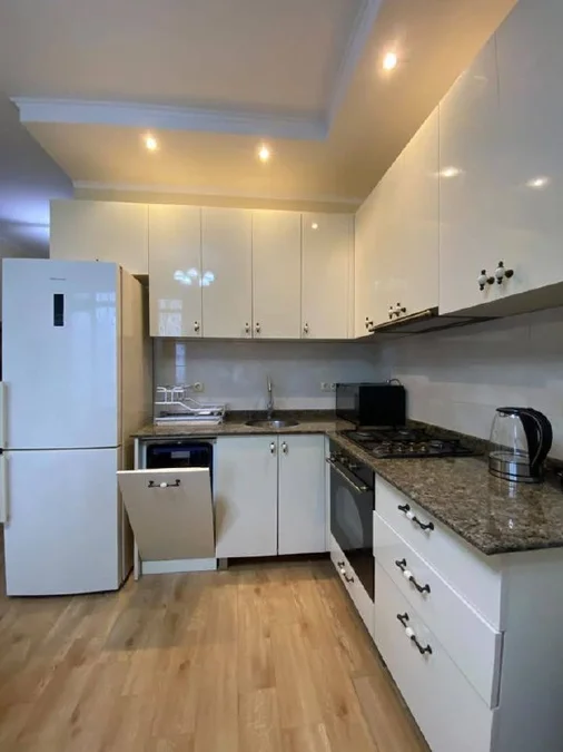 3-комнатная квартира на год у моря, район Юстиции, $600