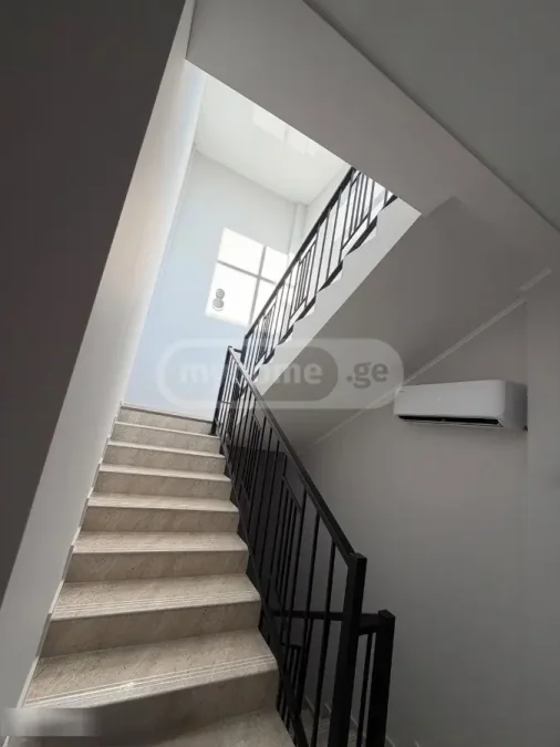 Частный дом, 295 м²