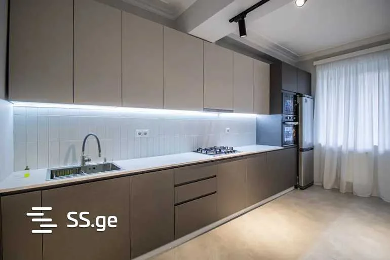 5 room Flat For Rent. Vake
