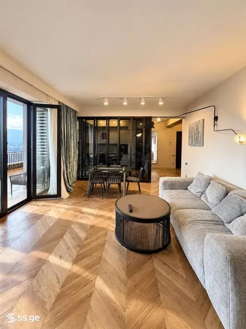 4-комнатная квартира в Сабуртало, 168 м²