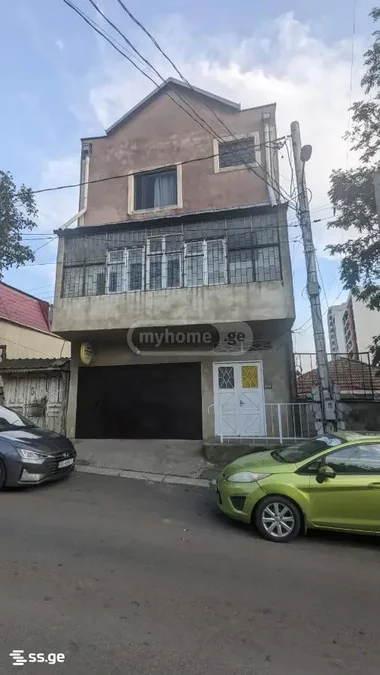 Частный дом с 8 комнатами. Надзаладеви