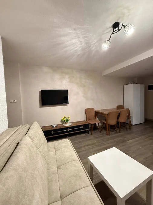 3-комнатная квартира, 75 м², $600