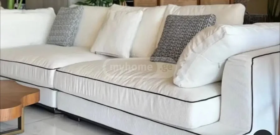 2-комнатная квартира, 90 м², $1100