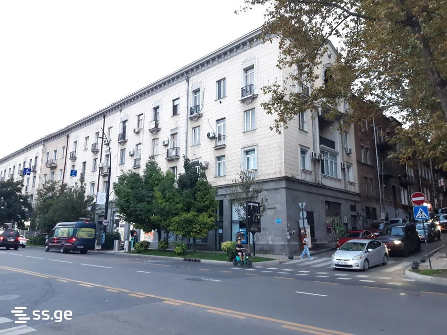 4-комнатная квартира. Продаётся. Вера