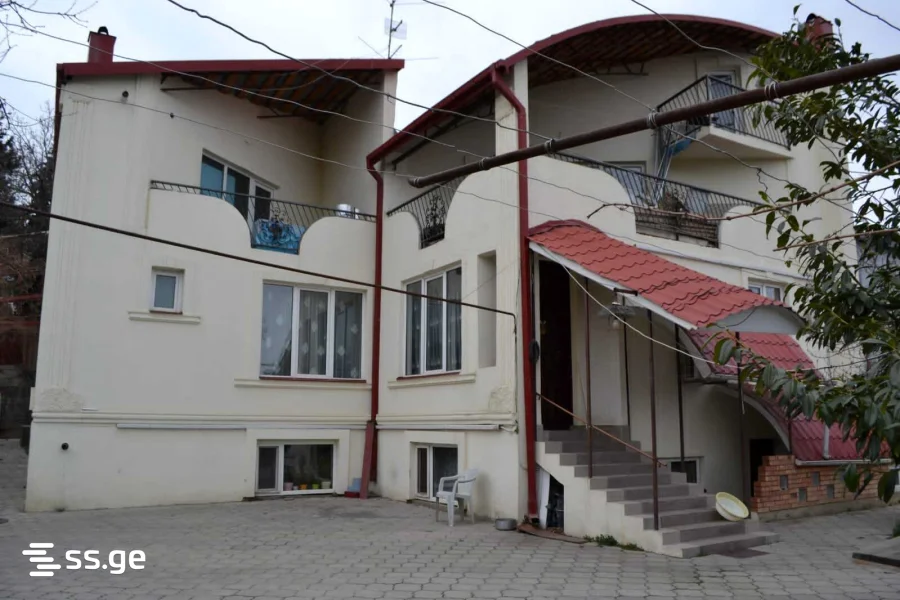 8 room Private House For Sale. Bagebi
