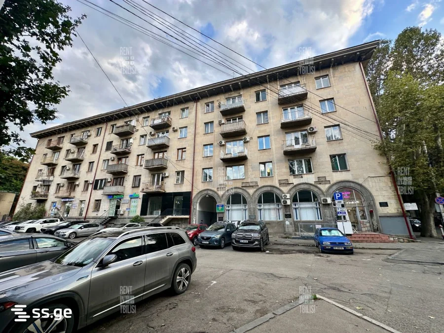 4-комнатная квартира в Тбилиси