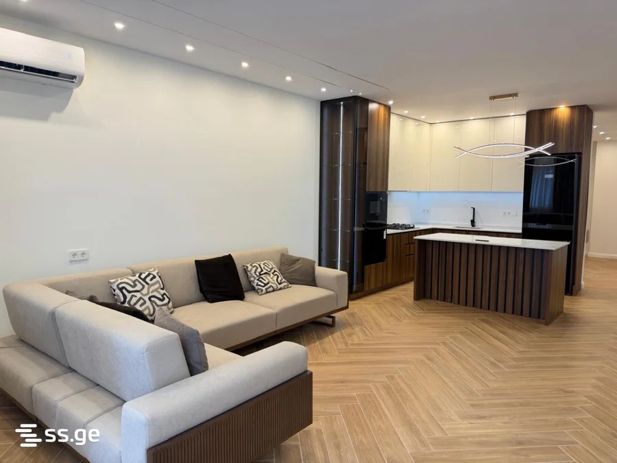 Мегаполис: 3-комнатная квартира, 95,0 м²
