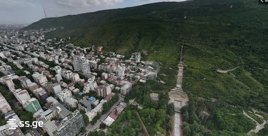 Участок 820 кв.м с домом в Ваке, $615,000