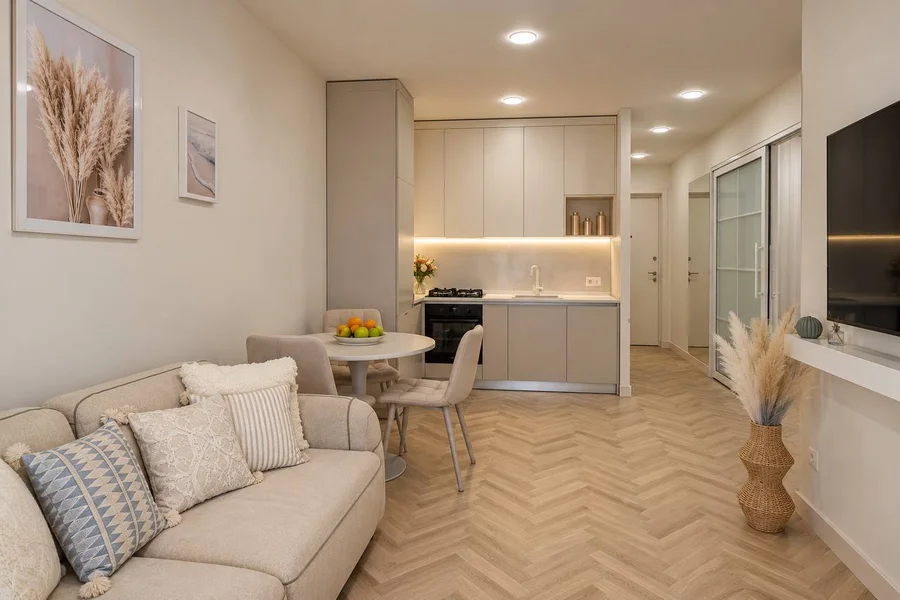 Квартира с двумя спальнями в Black Sea Tower, $1200