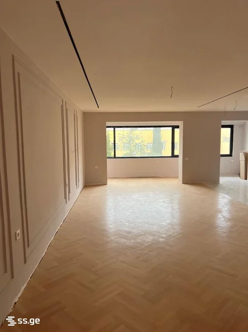 4 room Flat For Sale. Mesame masivi