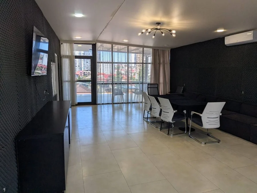 Большая квартира 200 кв.м, 2 спальни, $800