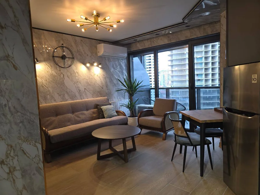 1+1, 42 м², Тбел Абусеридзе 13, $650