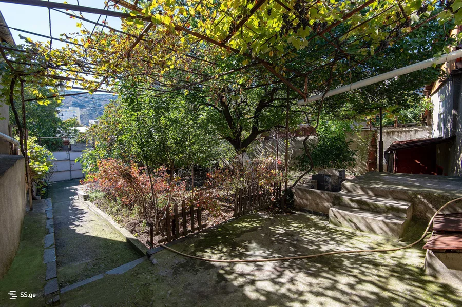 4 room Private House For Sale. Isani