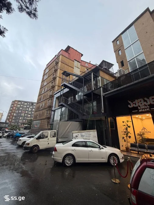 Коммерческая площадь в районе Багратиони
