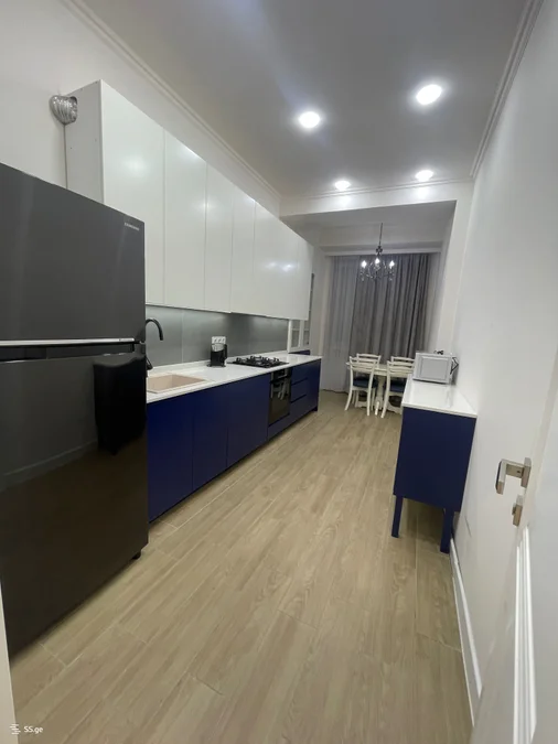 5 room Flat For Rent. Sololaki