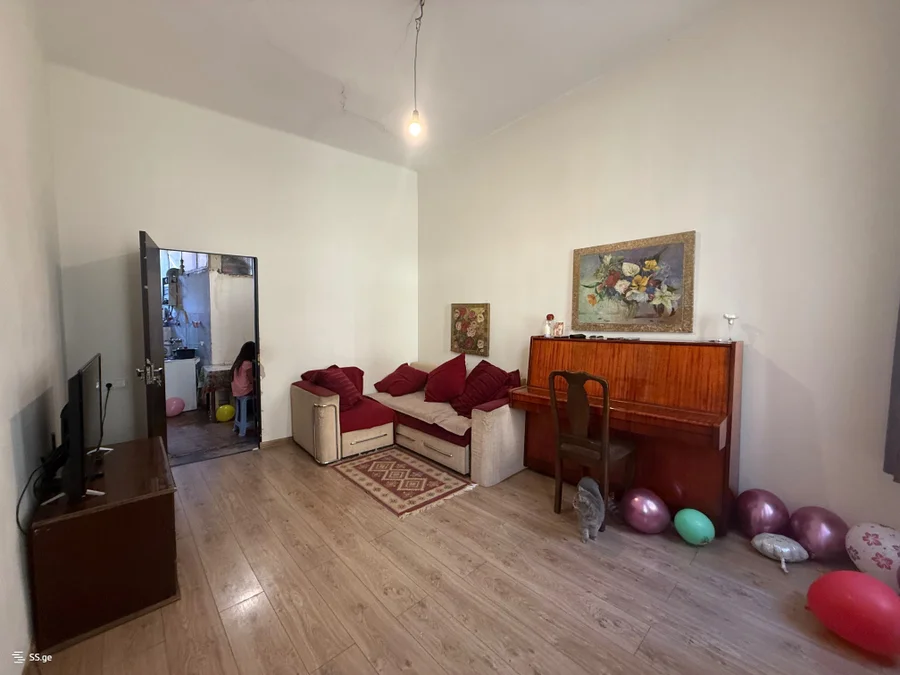 Трехкомнатная квартира, 65 кв.м, Чугурети