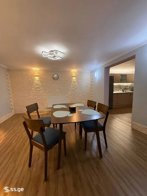 8 room Private House For Sale