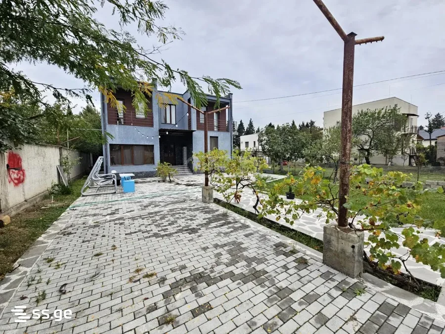 8 room Private House For Rent. Digomi