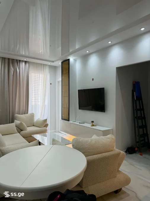 2-комнатная квартира с 1 спальней у Grand Mall, $800