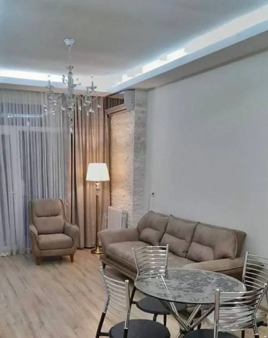 2-комнатная квартира с отдельной спальней, 50 м², $600
