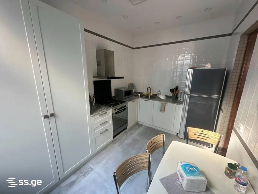 6 room Private House For Sale