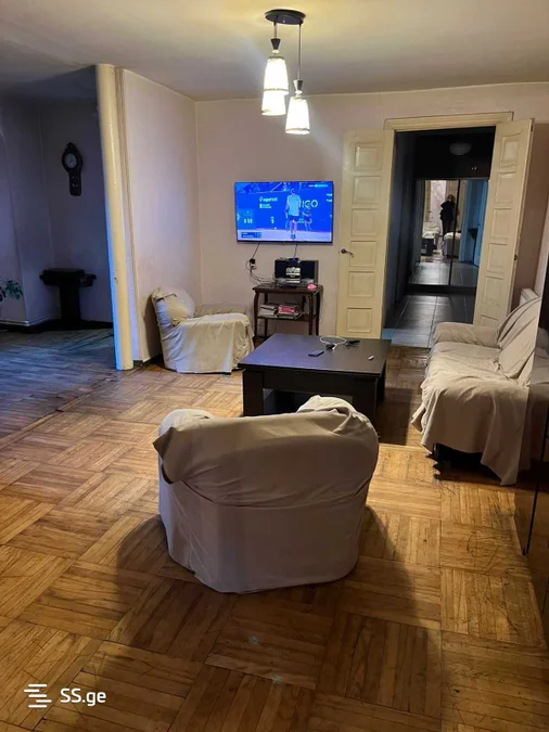 4-комнатная квартира в Тбилиси