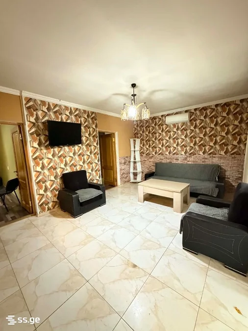 3 room Private House For Rent. Isani