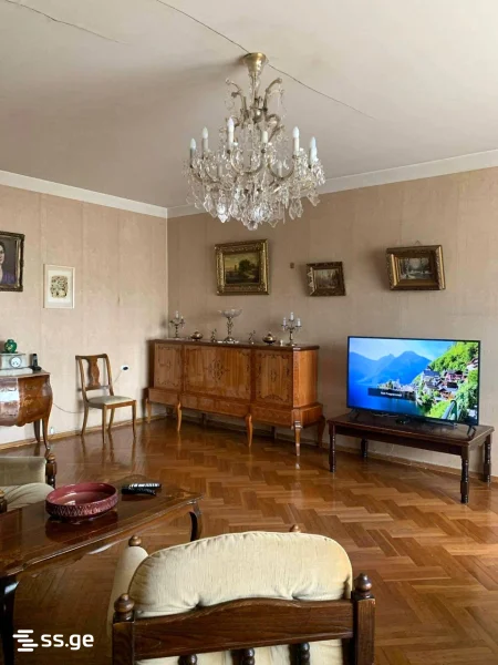 5 room Flat For Sale. Vake