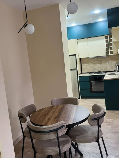 3-комнатная квартира, 70 м², $800