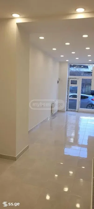 Универсальное коммерческое помещение в Сабуртало