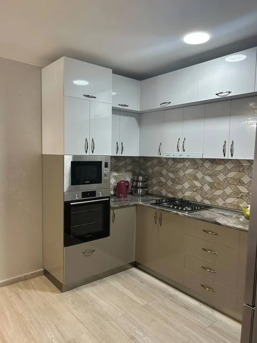 3-комнатная квартира с 2 спальнями в районе Grand Mall, $800