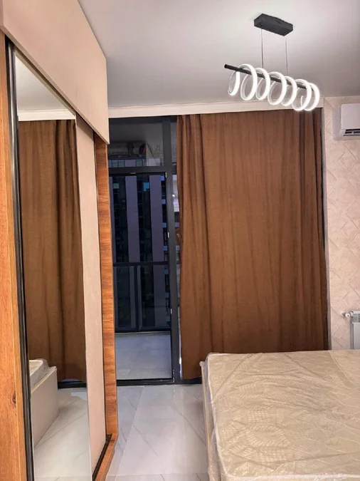 На год — большая студия с перегородкой | $450/месяц