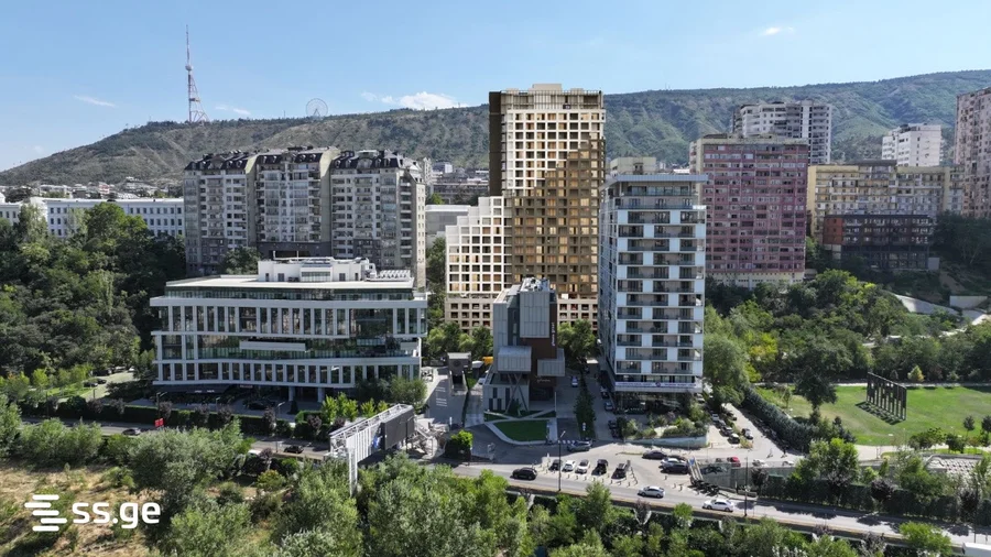4-комнатная квартира в Тбилиси